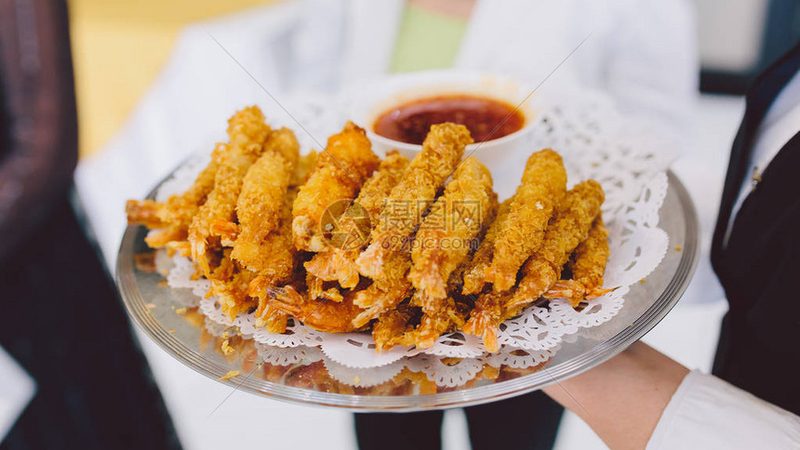 休闲食品代理，如何选择厂家直供批发？**